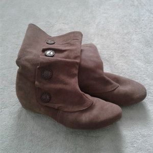 Livie & Luca leather boots w/ buttons, 8.5